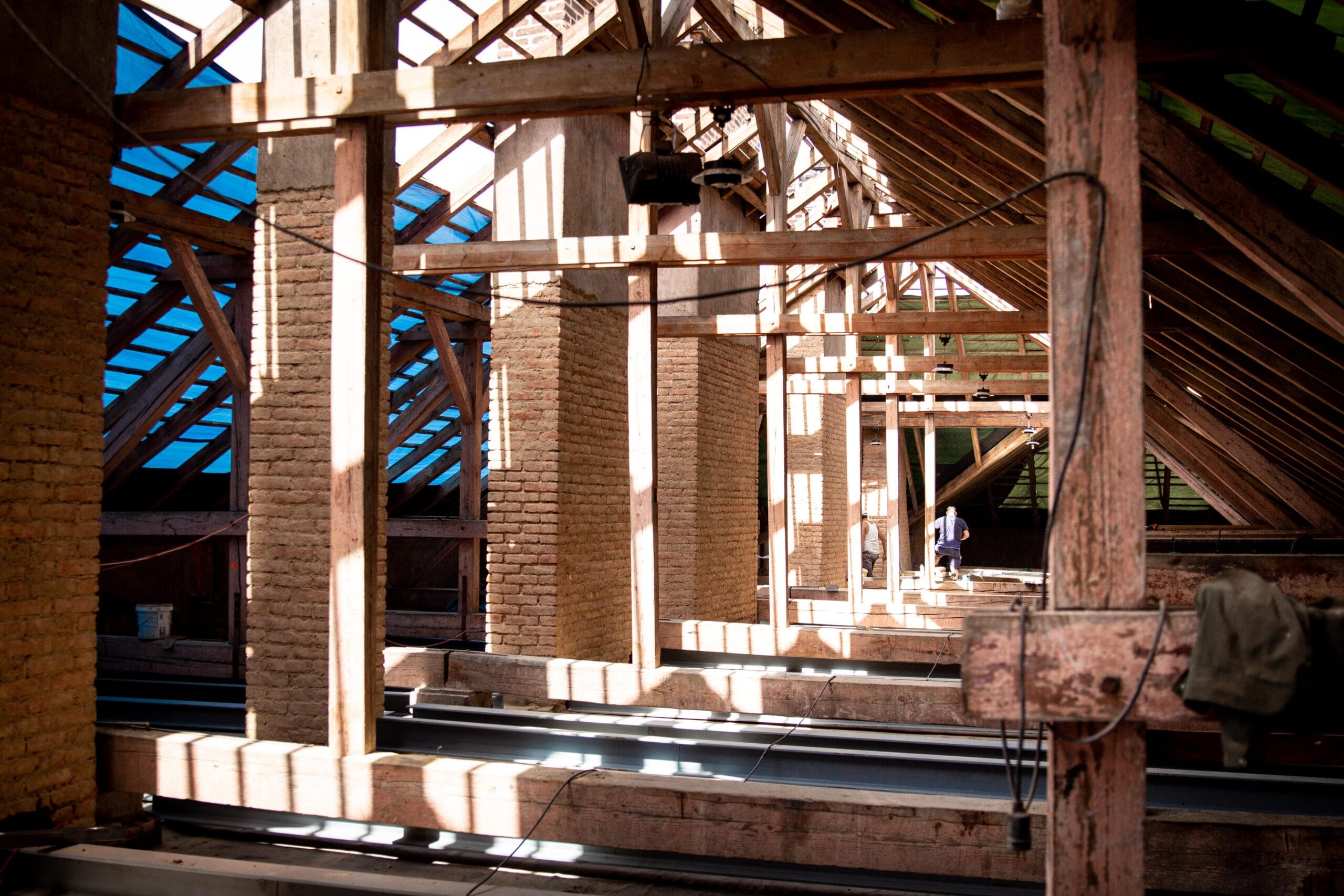 Zesílení krovu a stropu ZŠ TGM – Ortenovo náměstí - Mužík & syn