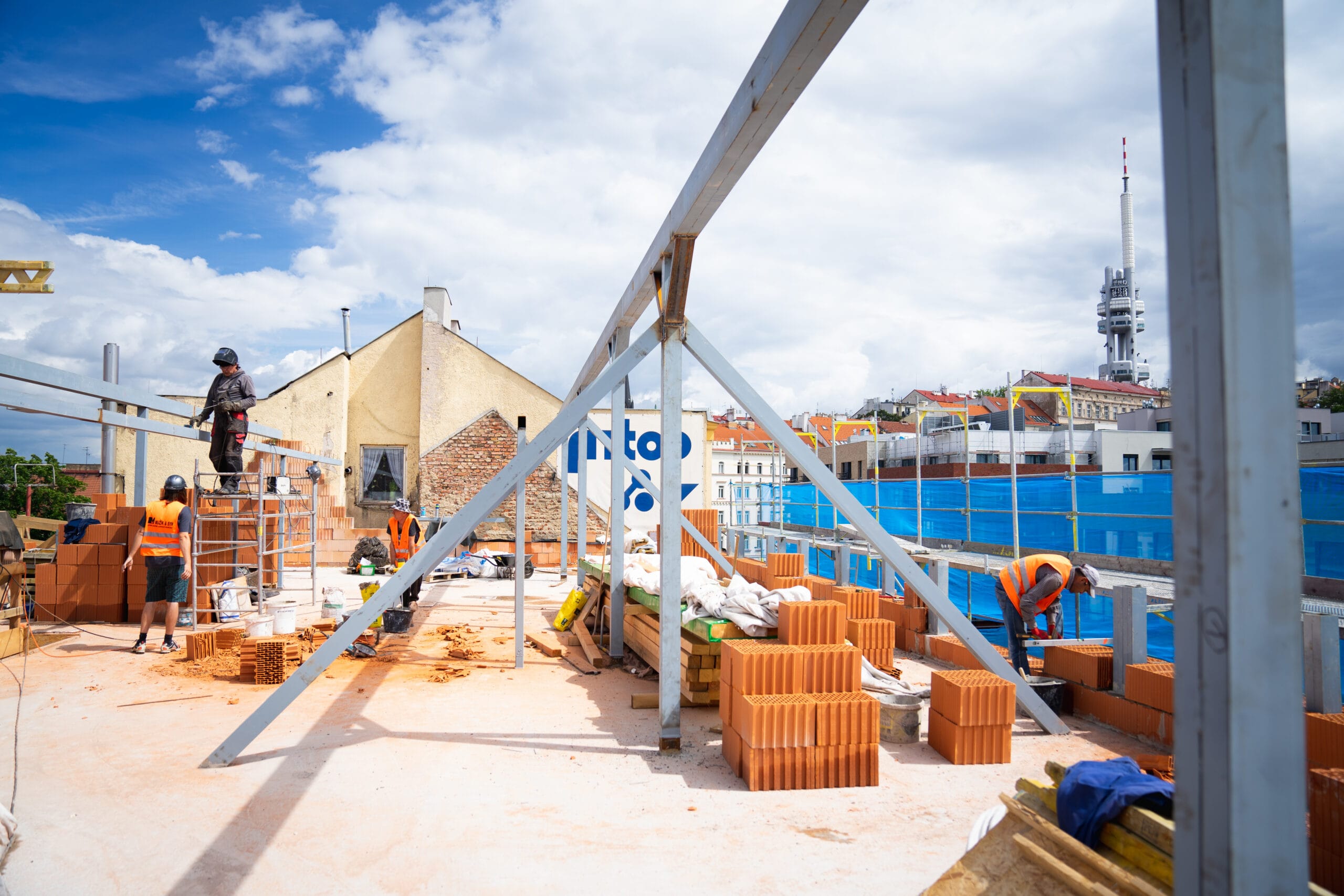 Rekonstrukce bytového domu Seifertova - Mužík & syn